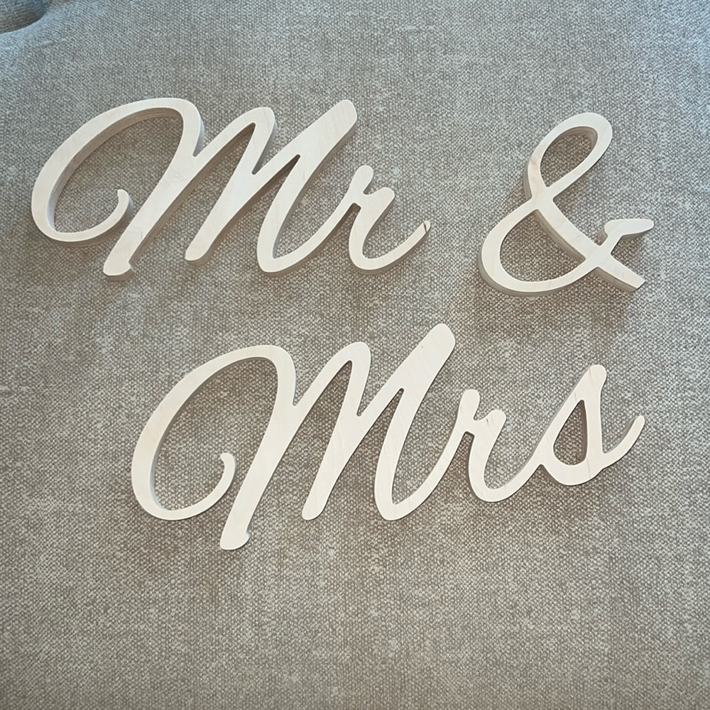 Brand new! Wood MR & MRS sign